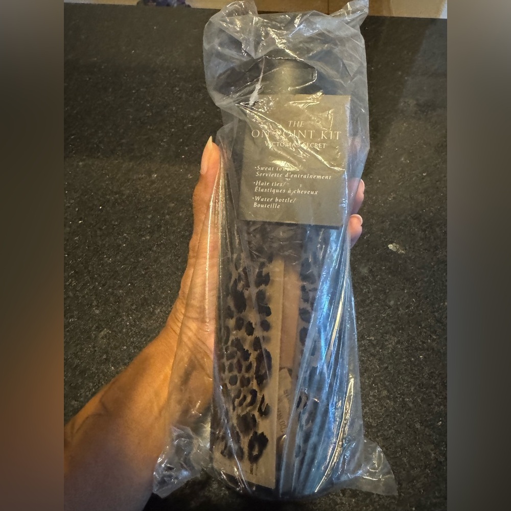 NWT VS Black Leopard Print Water Bottle/w Sweat Rag and Hair Ties. - Picture 8 of 8